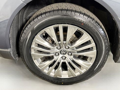 Certified 2021 Toyota Venza XLE w/ Softex Package AWD/4WD image 26