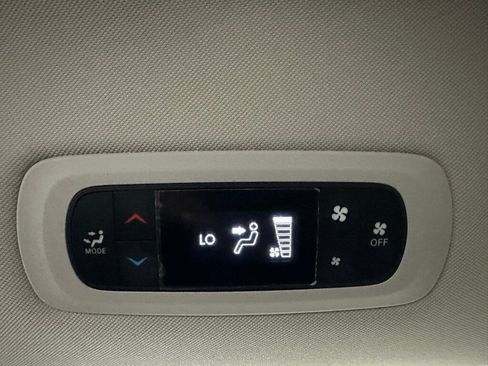 Used 2023 Chrysler Voyager LX image 45