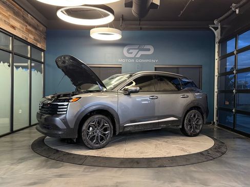 Used 2025 Nissan Kicks SR FWD image 24