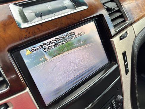 Used 2013 Cadillac Escalade ESV Platinum AWD/4WD image 33