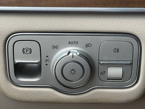 Used 2022 Mercedes-Benz GLS 450 4MATIC image 26