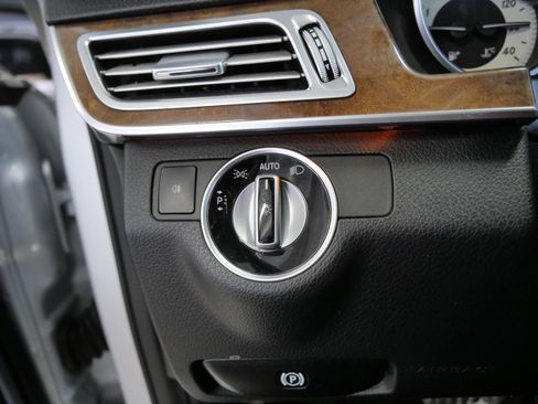 Used 2014 Mercedes-Benz E 350 4MATIC Sedan image 26