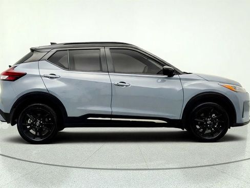 Used 2023 Nissan Kicks SR w/ SR Premium Package FWD image 4