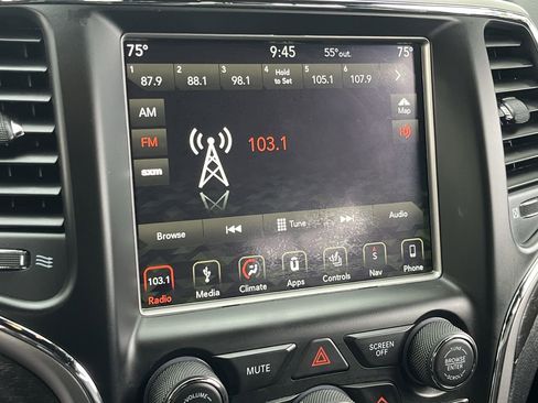 Used 2018 Jeep Grand Cherokee Altitude AWD/4WD image 12