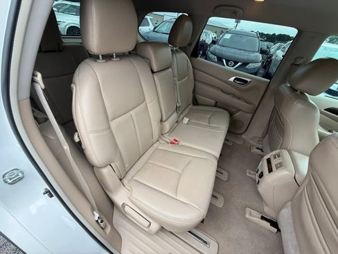 Used 2013 Nissan Pathfinder Platinum FWD image 21