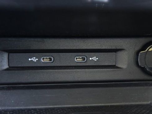 Used 2023 Volkswagen Tiguan SE w/ Panoramic Sunroof Package image 15