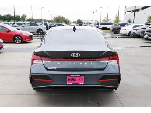 Certified 2025 Hyundai Elantra SEL image 8