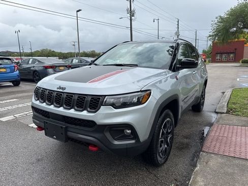 Used 2024 Jeep Compass Trailhawk AWD/4WD image 4