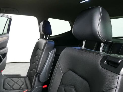 Certified 2025 Volkswagen Atlas SE image 21