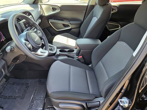 Certified 2025 Kia Soul LX FWD image 14