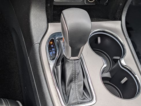 Used 2019 Jeep Grand Cherokee Overland AWD/4WD image 24