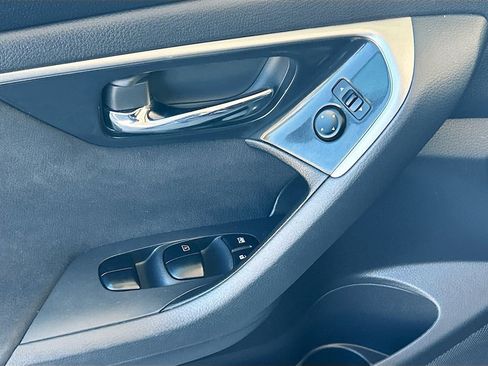 Used 2014 Nissan Altima 2.5 S w/ Sport Value Package FWD image 17