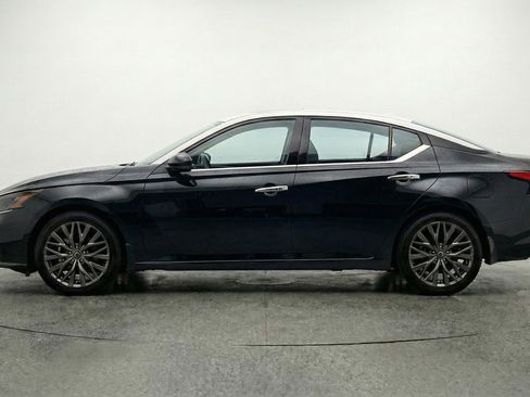 Used 2025 Nissan Altima 2.5 SV FWD image 4