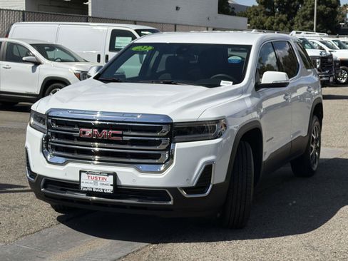 Used 2023 GMC Acadia SLE FWD image 3