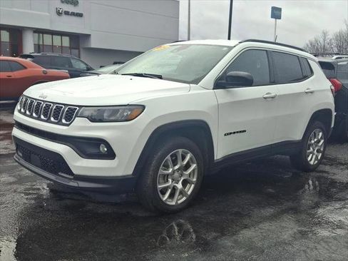 Certified 2024 Jeep Compass Latitude AWD/4WD image 1