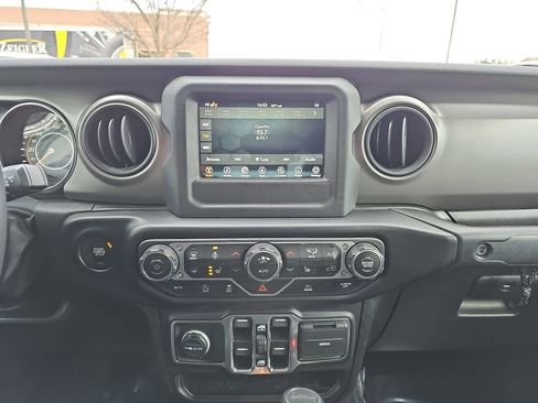 Used 2022 Jeep Gladiator Sport image 19