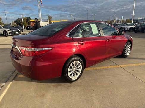 Used 2017 Toyota Camry XLE image 3