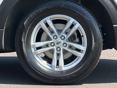 Used 2021 Ford Explorer XLT AWD/4WD image 26