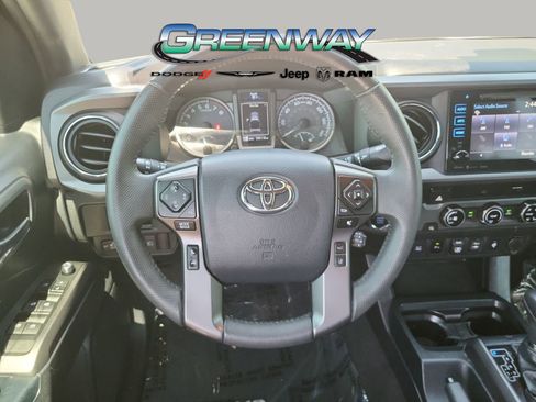Used 2018 Toyota Tacoma TRD Sport w/ Technology Package image 8