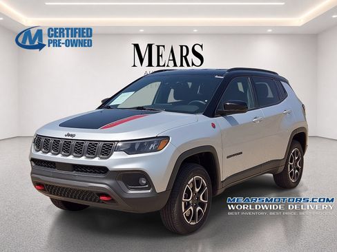 Used 2024 Jeep Compass Trailhawk AWD/4WD image 1