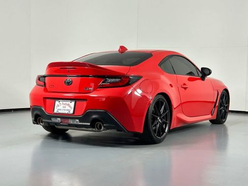 Used 2024 Toyota GR86 Premium image 7