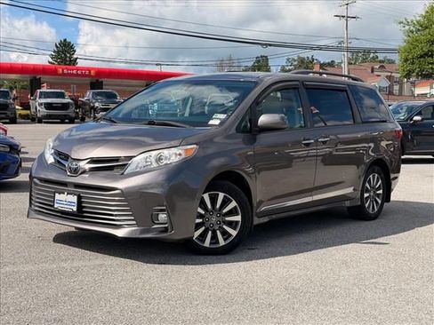 Used 2020 Toyota Sienna XLE w/ XLE Navigation Package AWD/4WD image 2