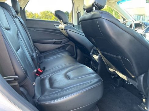 Used 2019 Ford Edge Titanium w/ Equipment Group 301A AWD/4WD image 15