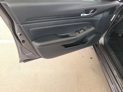 Used 2025 Nissan Altima 2.5 SV FWD image 28