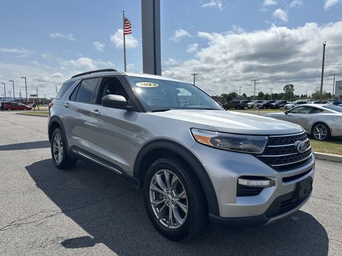 Used 2023 Ford Explorer XLT w/ Equipment Group 202A AWD/4WD image 18