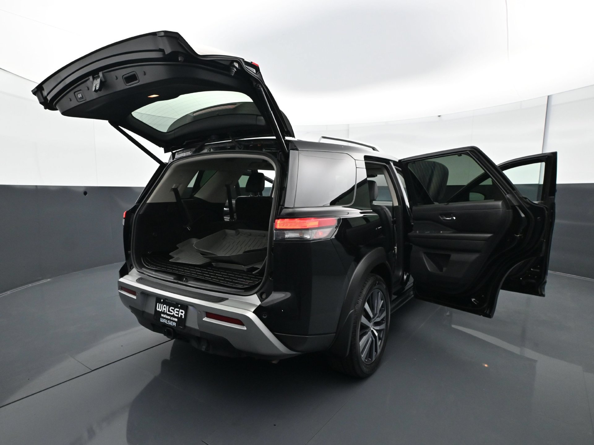 Used 2022 Nissan Pathfinder Platinum AWD/4WD image 39