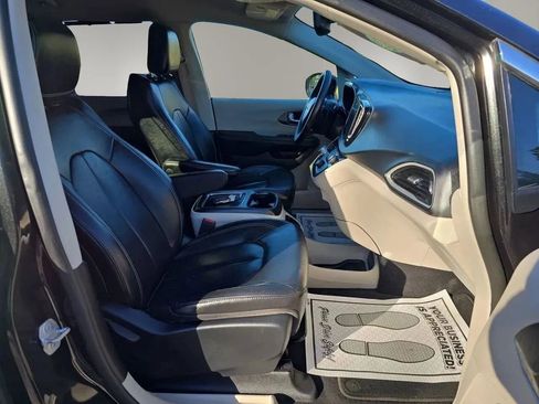 Used 2022 Chrysler Pacifica Touring-L FWD image 25