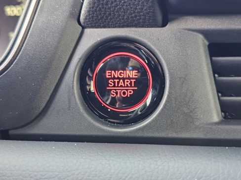 Used 2025 Honda Pilot TrailSport image 24