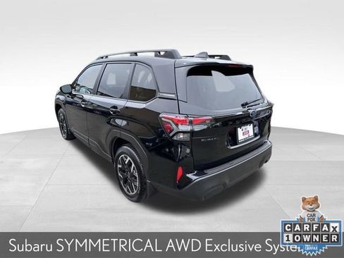 Used 2025 Subaru Forester Premium AWD/4WD image 6