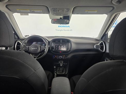 Used 2025 Kia Soul LX FWD image 9