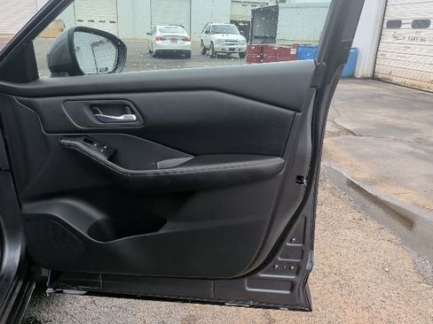 Used 2025 Nissan Rogue SV image 9