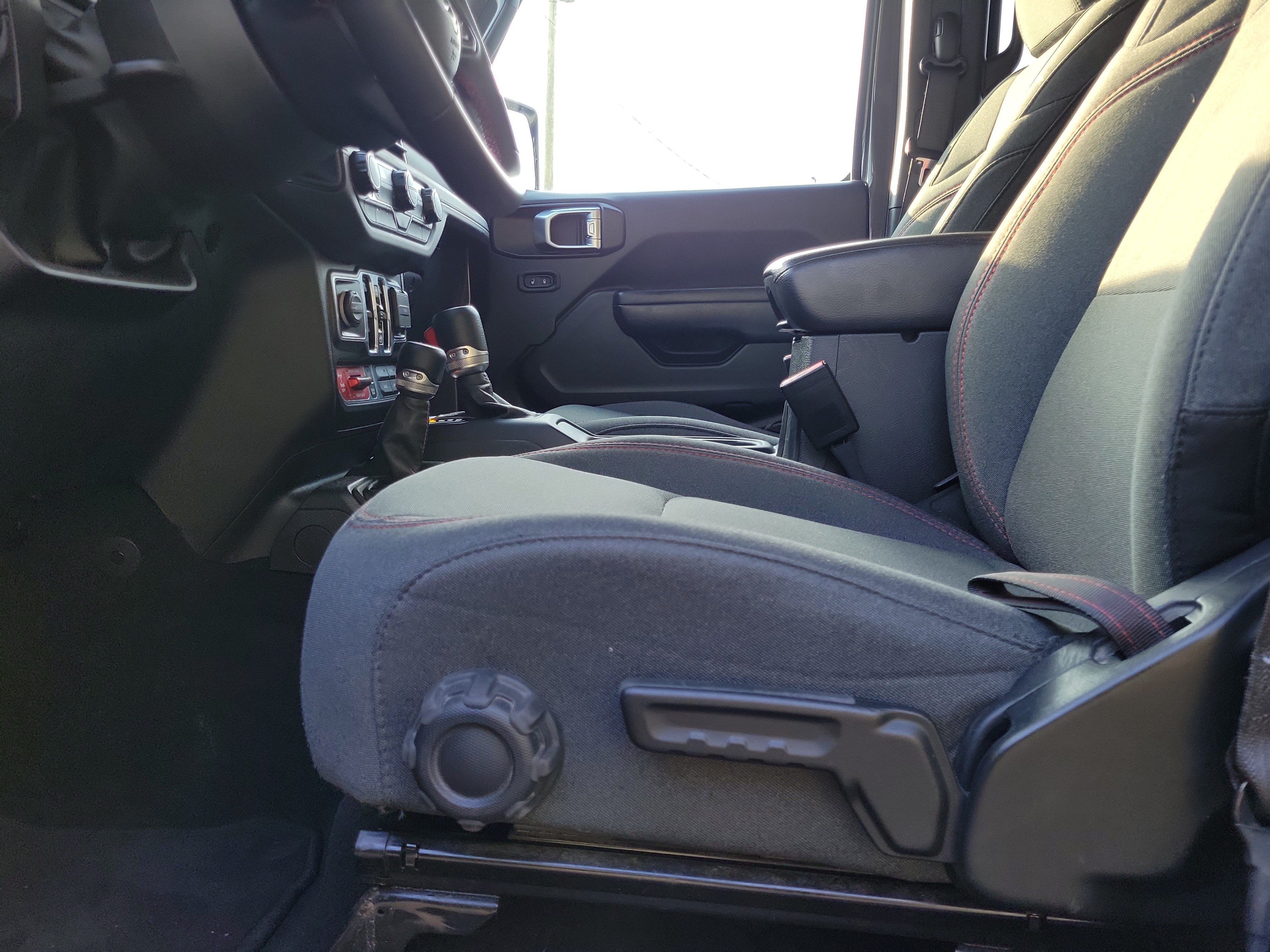 Used 2024 Jeep Wrangler Unlimited Rubicon AWD/4WD image 16