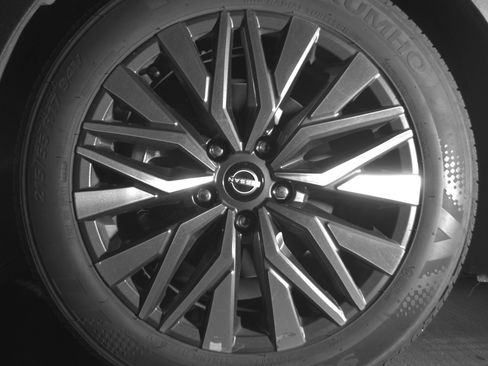 Used 2025 Nissan Altima 2.5 SV FWD image 12