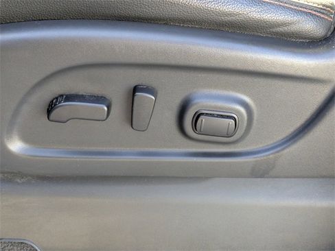 Used 2021 Nissan Titan PRO-4X w/ Pro-4x Convenience Package image 19