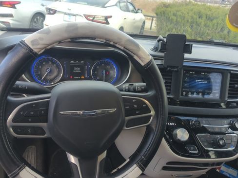 Used 2020 Chrysler Voyager Lxi image 10