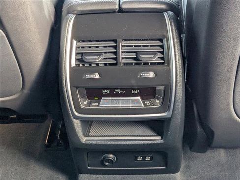 Used 2023 BMW X7 xDrive40i w/ Premium Package image 17
