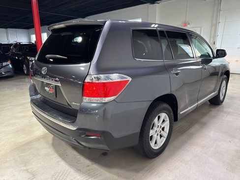 Used 2012 Toyota Highlander 4WD w/ Tow Pkg image 7