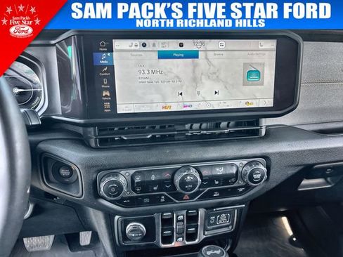 Used 2024 Jeep Wrangler Unlimited w/ Convenience Group image 25