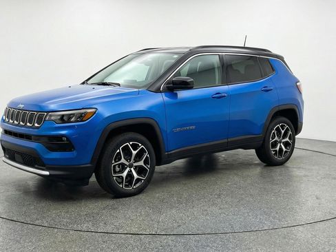 Used 2025 Jeep Compass Limited image 3