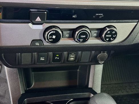 Used 2018 Toyota Tacoma SR5 image 18