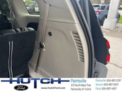 Used 2024 Chrysler Pacifica Touring-L FWD image 7