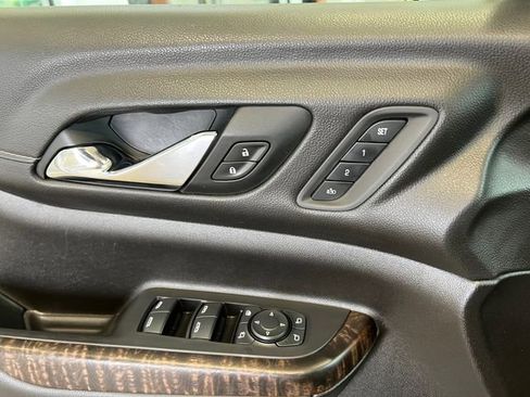 Used 2021 GMC Acadia Denali w/ Denali Ultimate Package AWD/4WD image 17