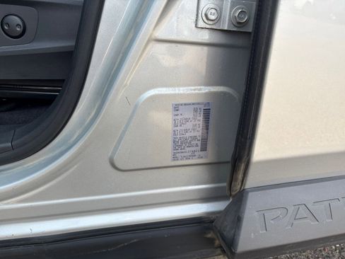 Used 2025 Nissan Pathfinder SV image 31