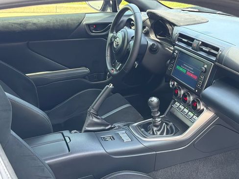 Used 2023 Toyota GR86 Premium w/ ALL Weather Mat Package (TMS) RWD image 11