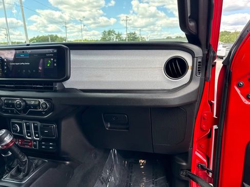 Certified 2024 Jeep Wrangler Sport AWD/4WD image 22