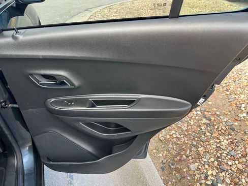 Used 2022 Chevrolet Trax LT w/ LT Convenience Package image 23